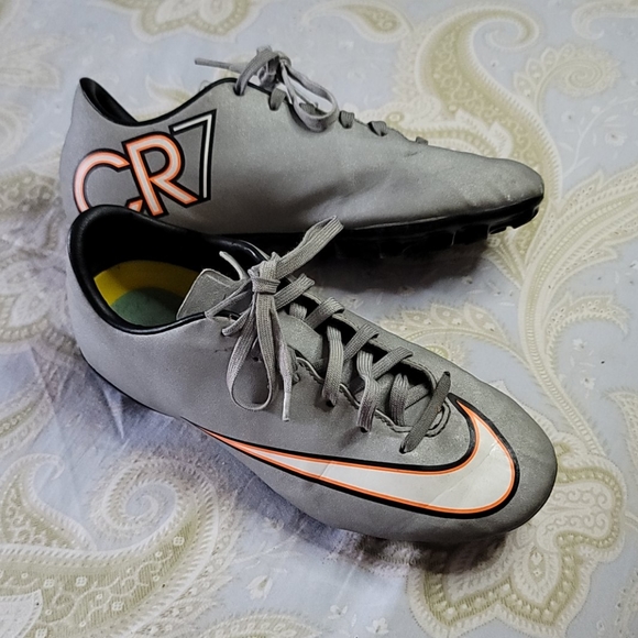 NIKE - Picture 2 of 7